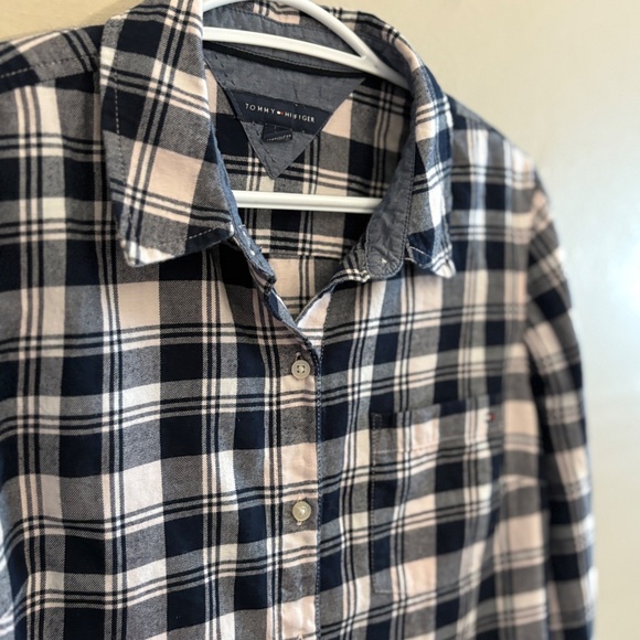 $9🎅🏼Tommy Hilfiger Black White & Baby Pink Plaid Button-Up Long Sleeve Flannel - Picture 3 of 15